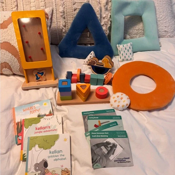 Assorted Kiwi Co Crate Toys and Books - Picture 1 of 3